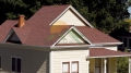 Dach pokryty gontem bitumicznym marki CertainTeed model Landmark w kolorze Cottage Red.jpg